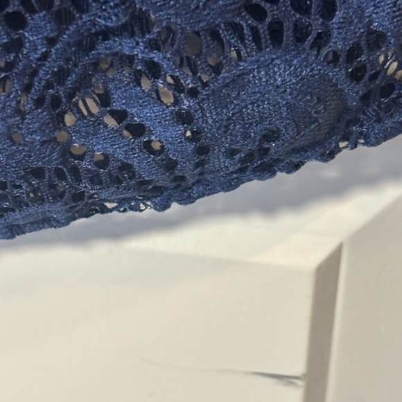 OURS lace short sleeve dress on or off the shoulder. Size  Xl. Stunning lace - Picture 3 of 7